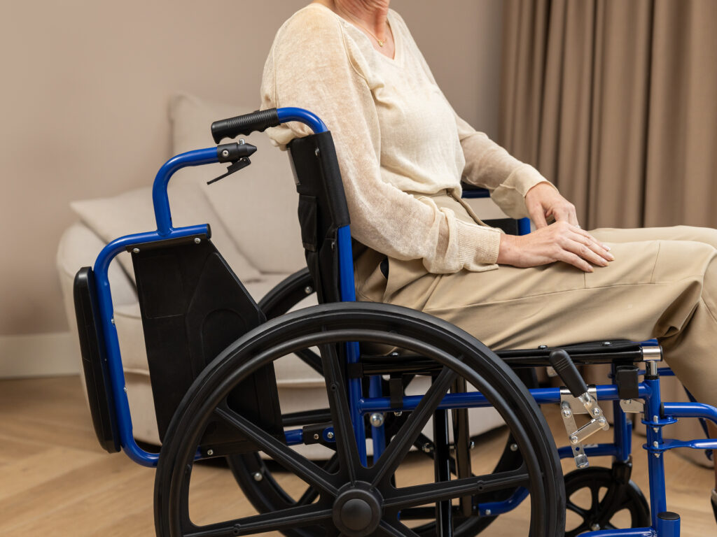 rolstoel met armleuningen opvouwbaar